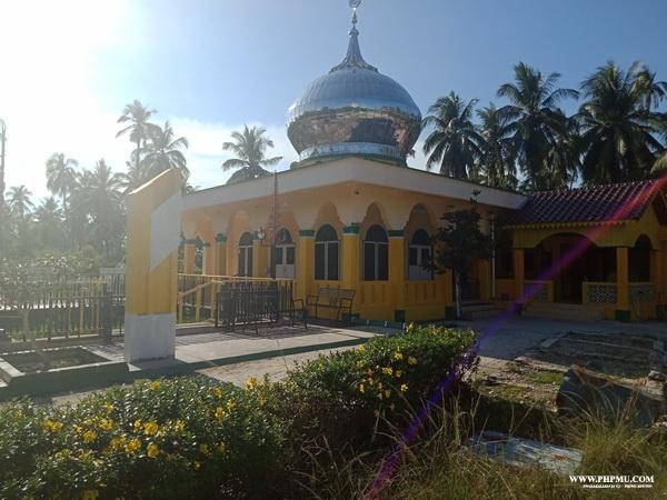 Masjid bersejarah yaitu Masjid Jamiâ€™ Al Haq